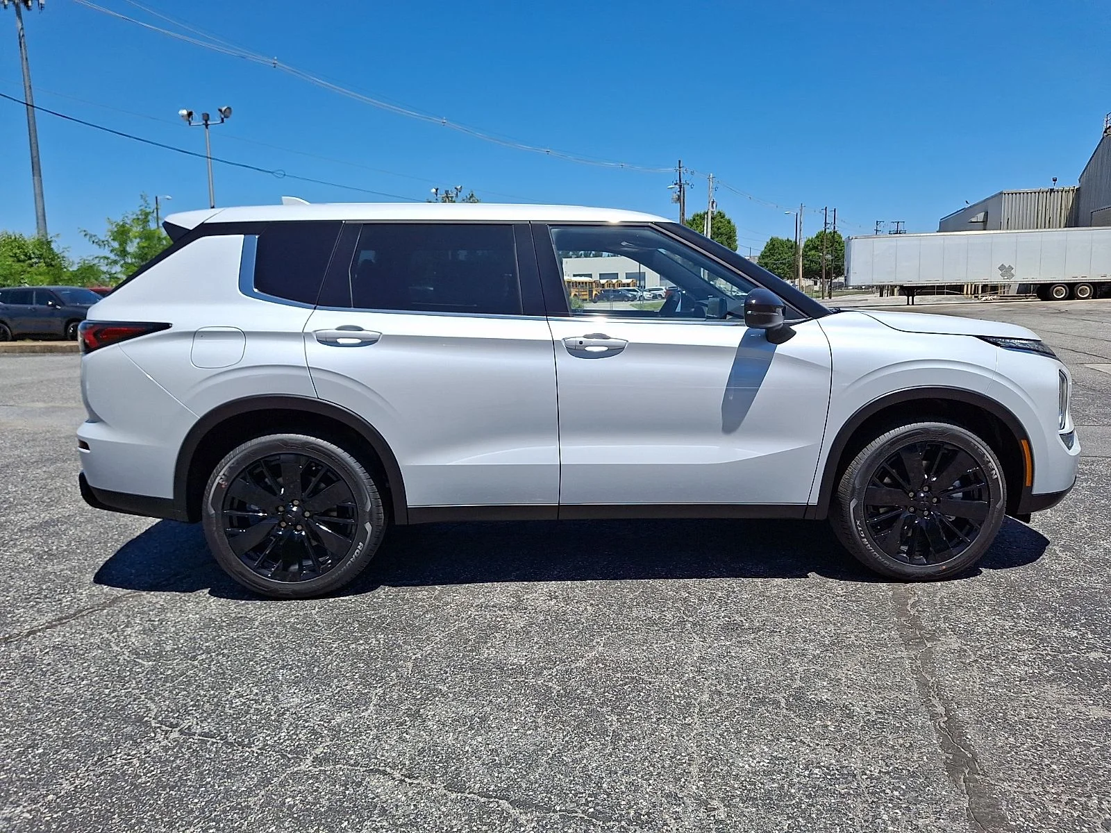 New 2026 White Mitsubishi LE image 9