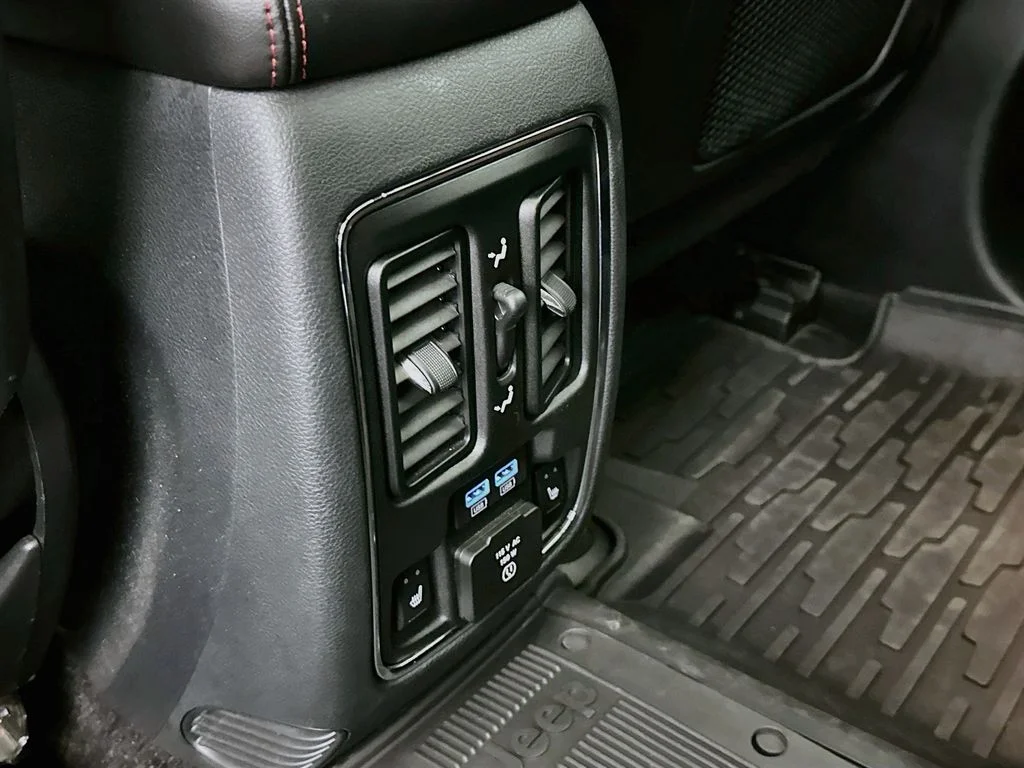 Used 2018 True Blue Pearlcoat Jeep Trailhawk image 26