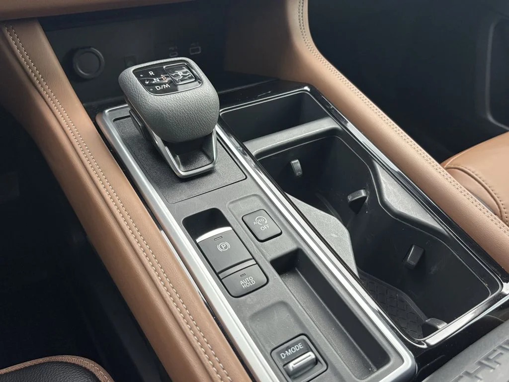 Used 2025 Red Nissan Platinum image 36