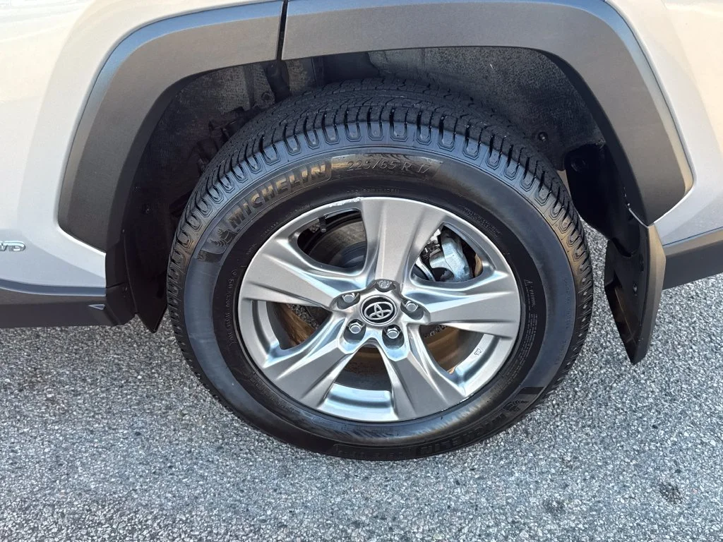Used 2025 Silver Toyota XLE image 39