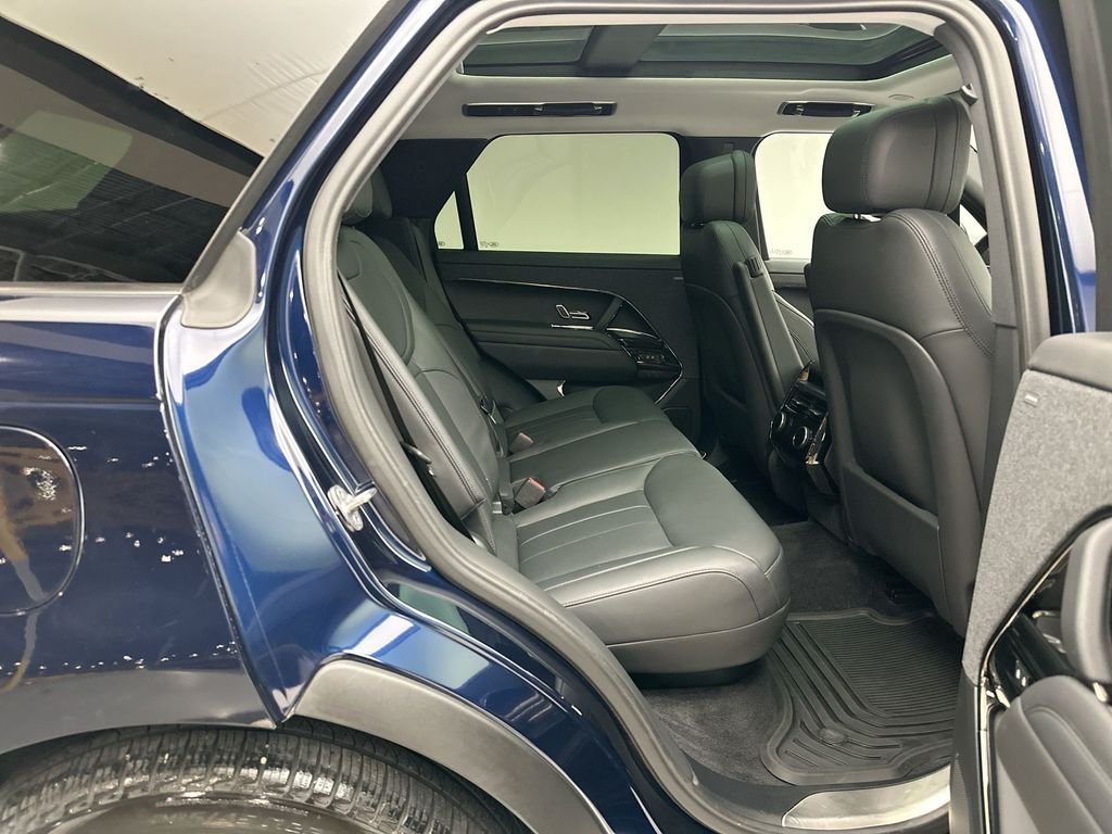 Used 2023  Land Rover SE Dynamic image 19