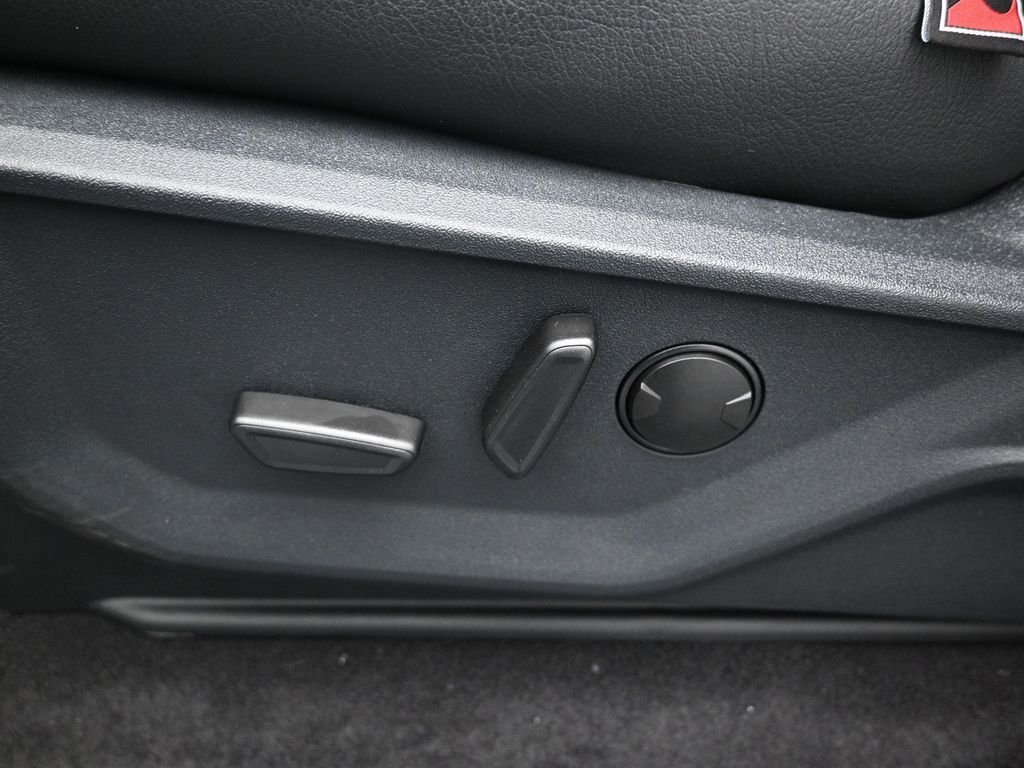 New 2025 Oxford White Ford XLT image 10