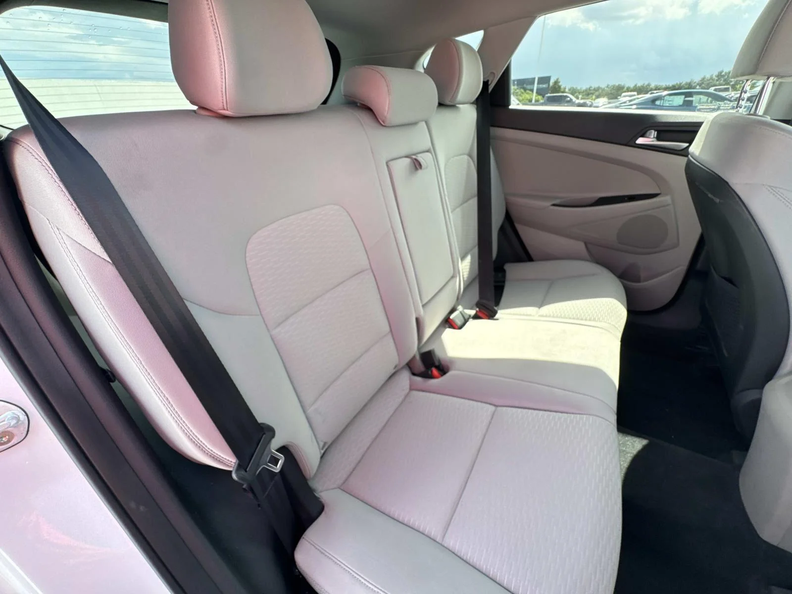 Used 2019 White Pearl Hyundai Value image 9