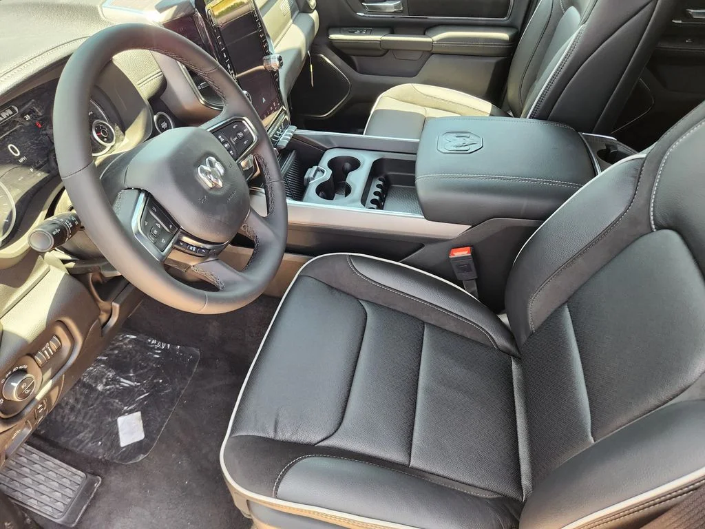 New 2026 Diamond Black Crystal Pearl-Coat Exterior Paint RAM Laramie image 9
