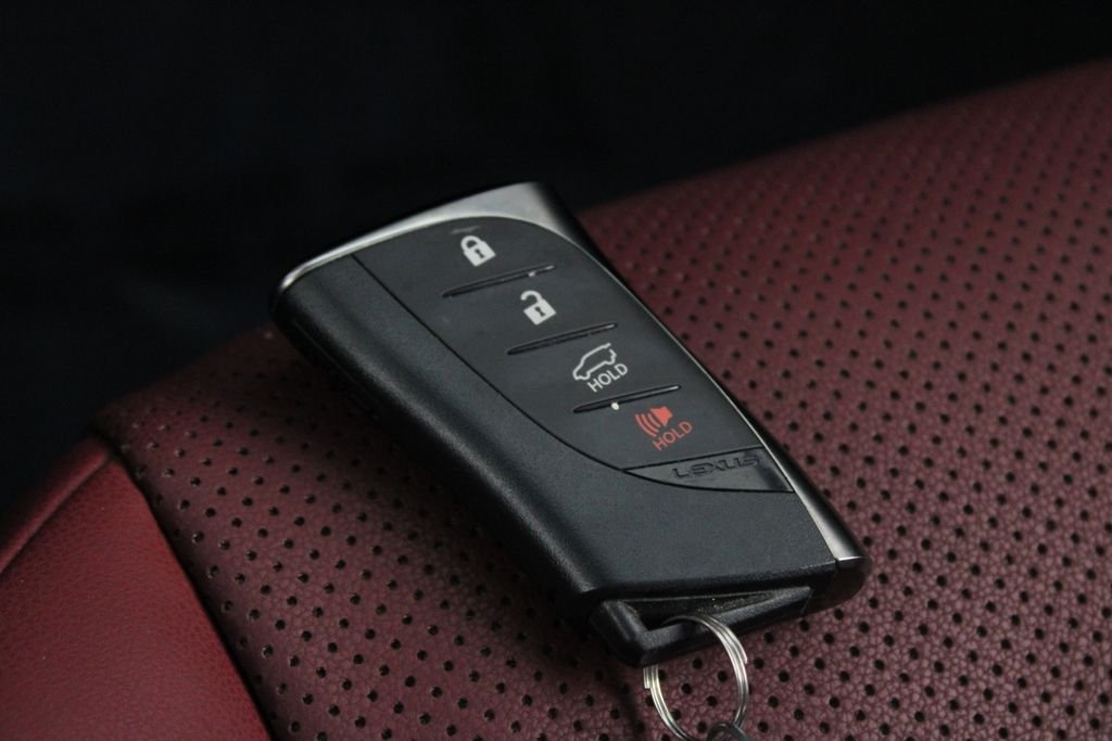 Used 2022 Silver Lexus 460 image 30