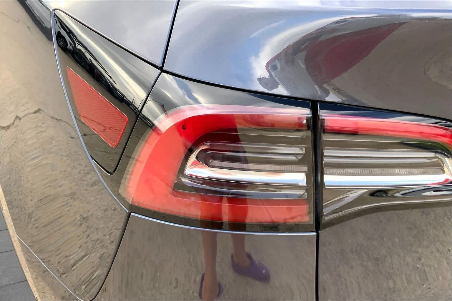 Used 2022 Midnight Silver Metallic Tesla Long Range image 27