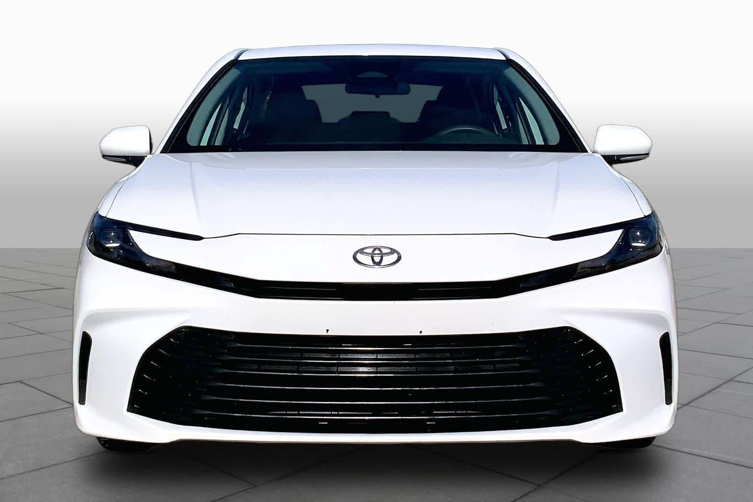 Used 2025 Ice Cap Toyota LE image 4