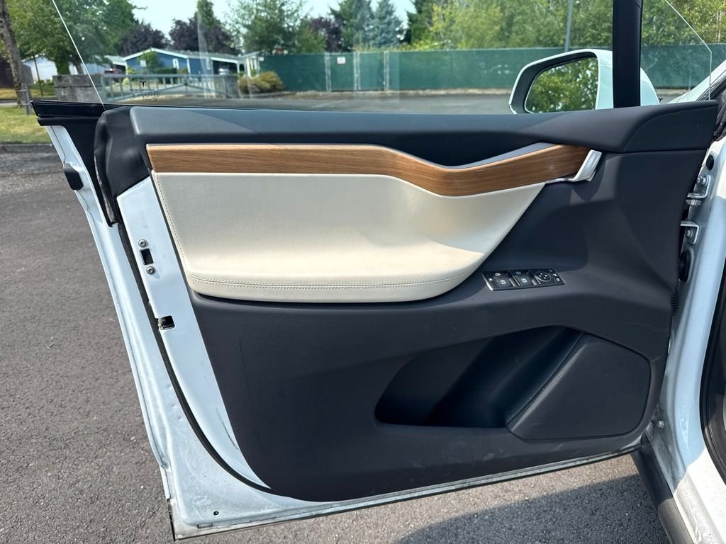Used 2019 Pearl White Multi-Coat Tesla Long Range image 17
