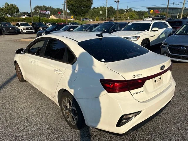 Used 2021 Clear White Kia LXS image 4