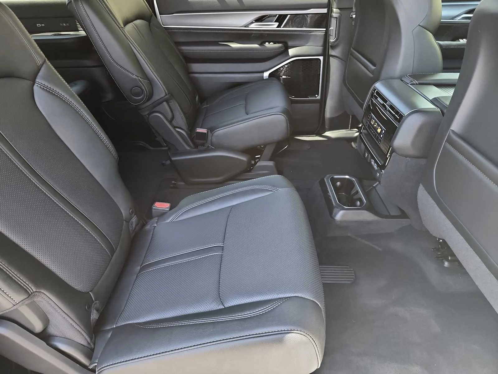 2026 Jeep Grand Wagoneer L Limited Reserve - Photo 17