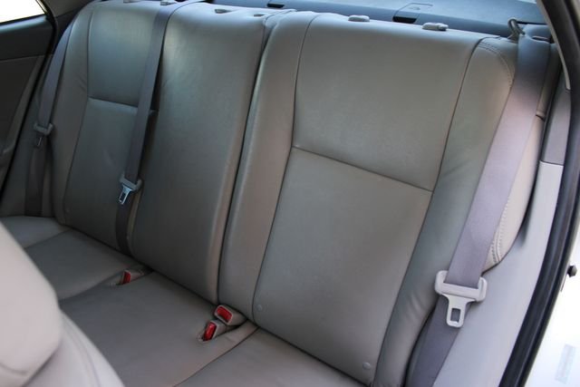 Used 2009 Silver Toyota LE image 17