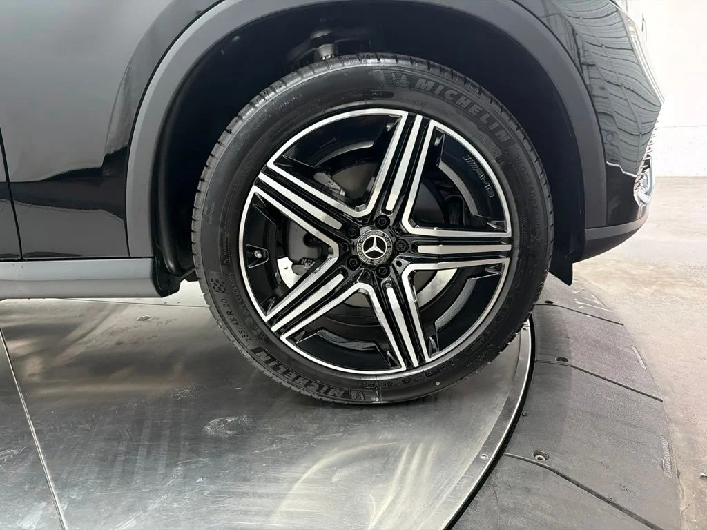 New 2027 Black Mercedes-Benz GLC 300 image 9