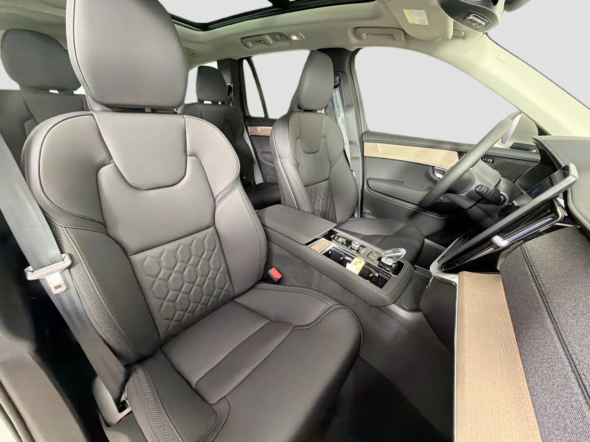 New 2026 Crystal White Volvo Plus image 31
