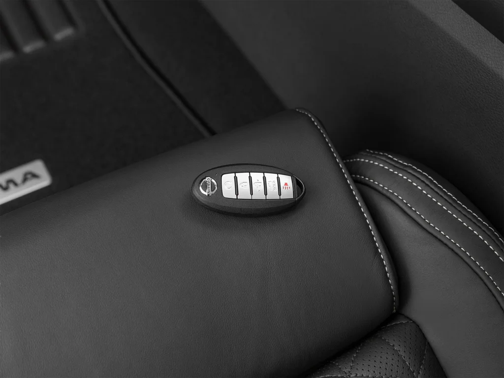 Used 2022 Gray Nissan Platinum image 37