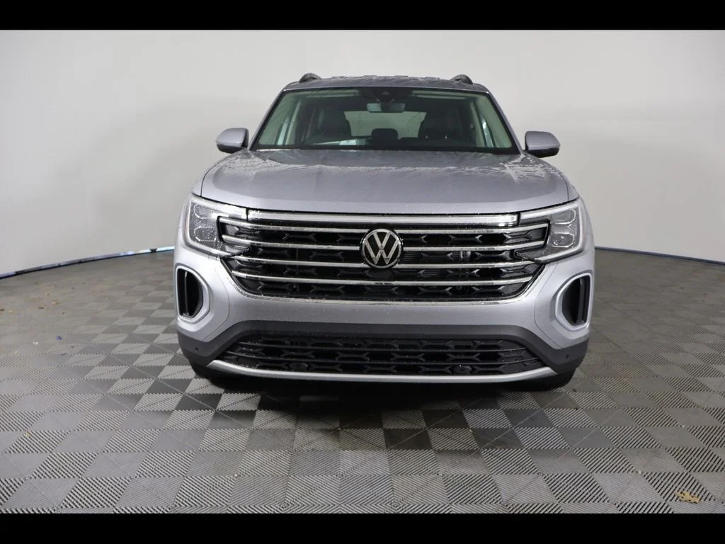 New 2026 Silver Volkswagen SE w/Technology image 8