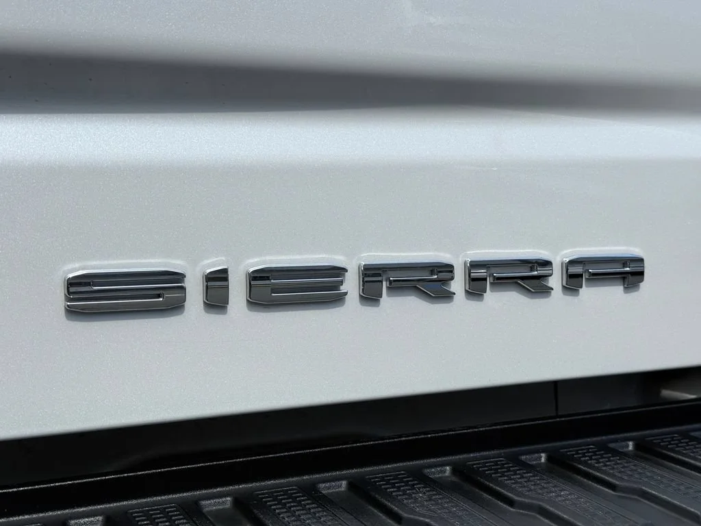 Used 2024 White Frost Tricoat GMC Denali image 12