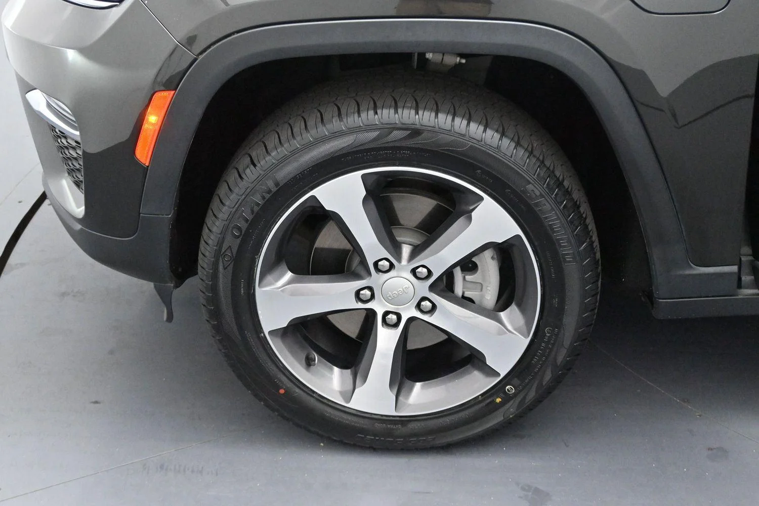 Used 2023 Rocky Mountain Pearlcoat Jeep 4xe image 35