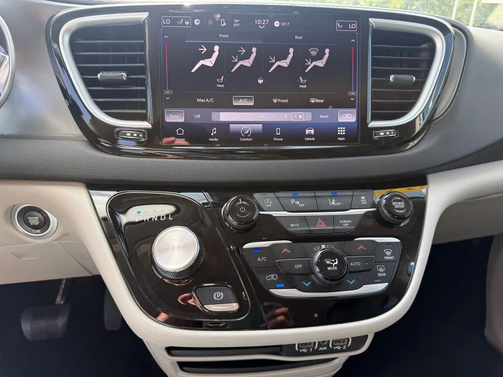 Used 2023 White Chrysler Touring L image 11