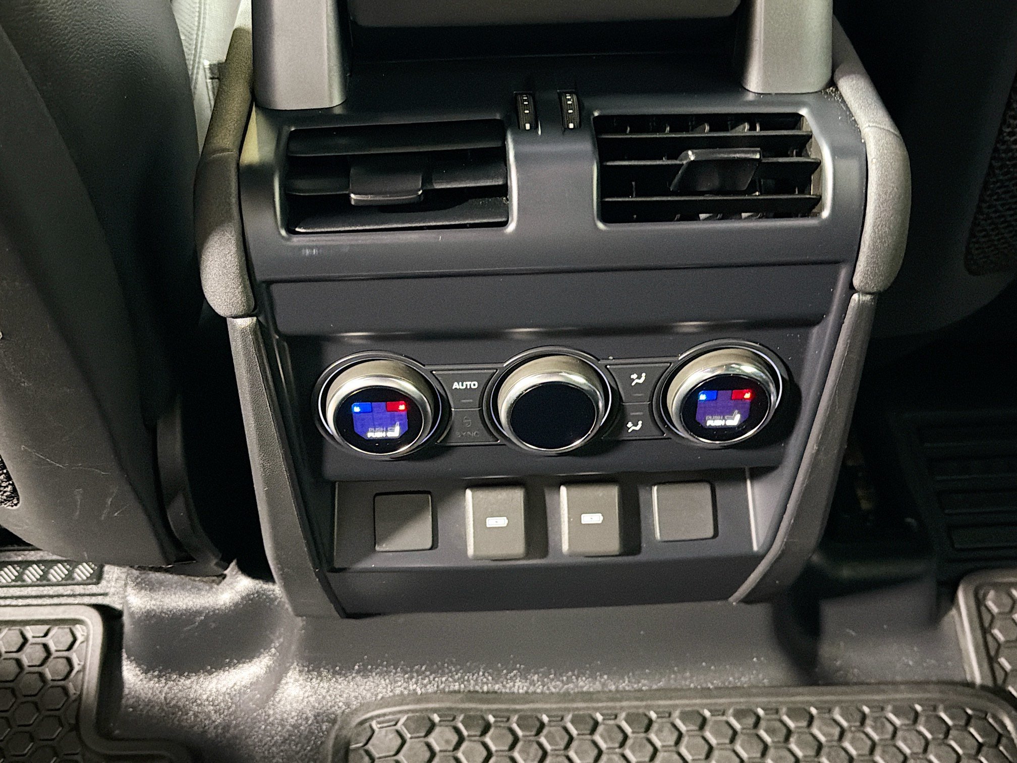 Used 2023 Tasman Blue Metallic Land Rover S image 18
