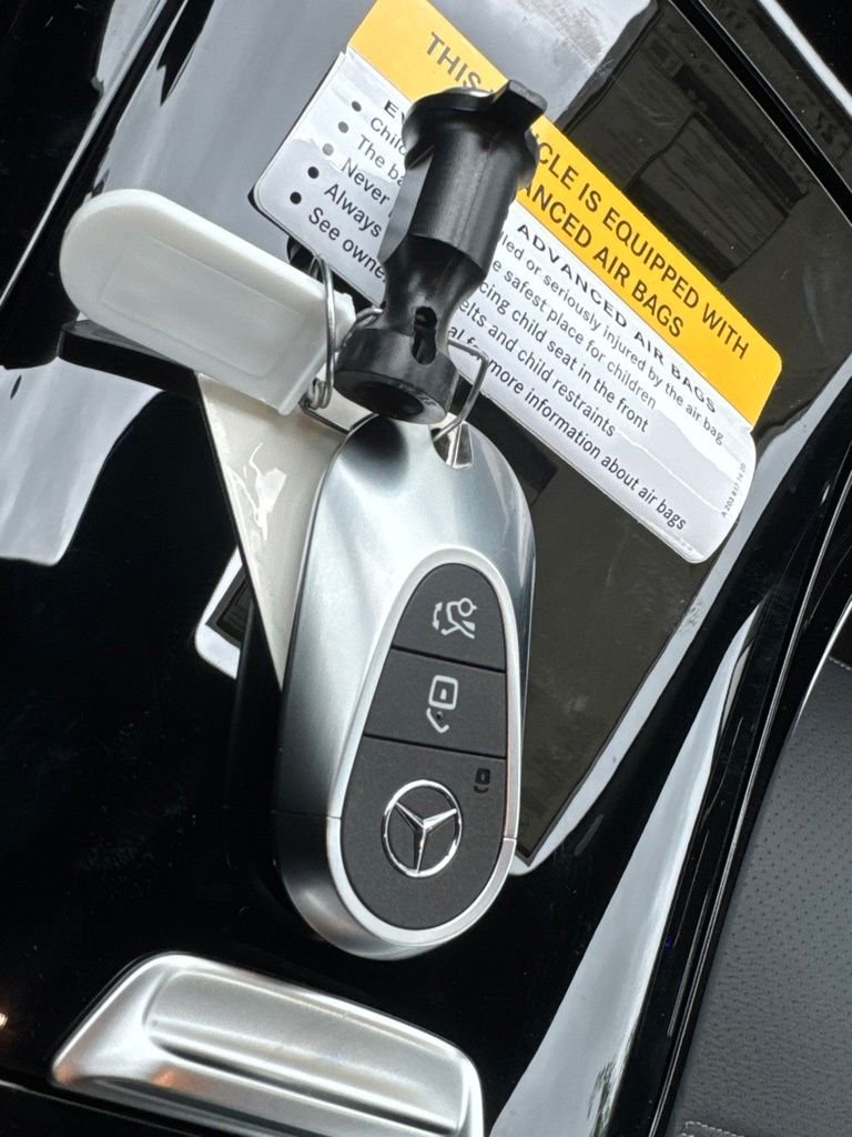 New 2026 MANUFAKTUR Alpine Grey Mercedes-Benz C 300 image 25