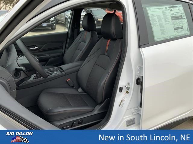 New 2026 Aspen White Tricoat/Super Black Nissan SR image 9