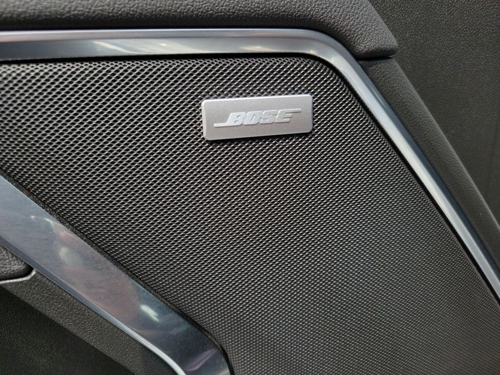 Used 2025 White GMC SLT image 19