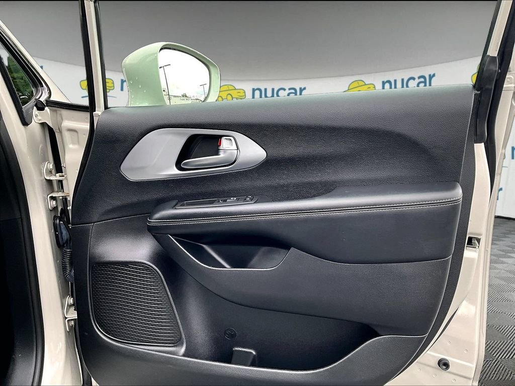 Used 2021 White Chrysler Touring image 12