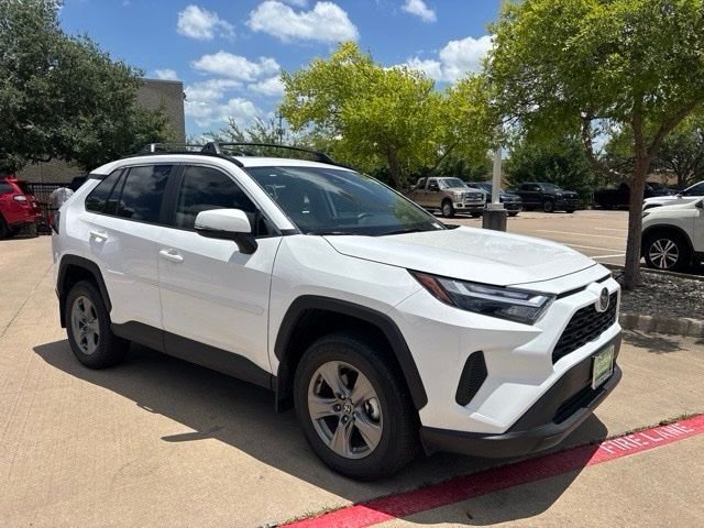 Used 2025 White Toyota XLE image 3
