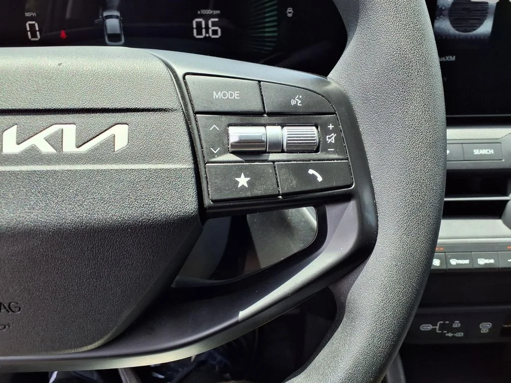2025 Kia K4 LXS - Photo 15