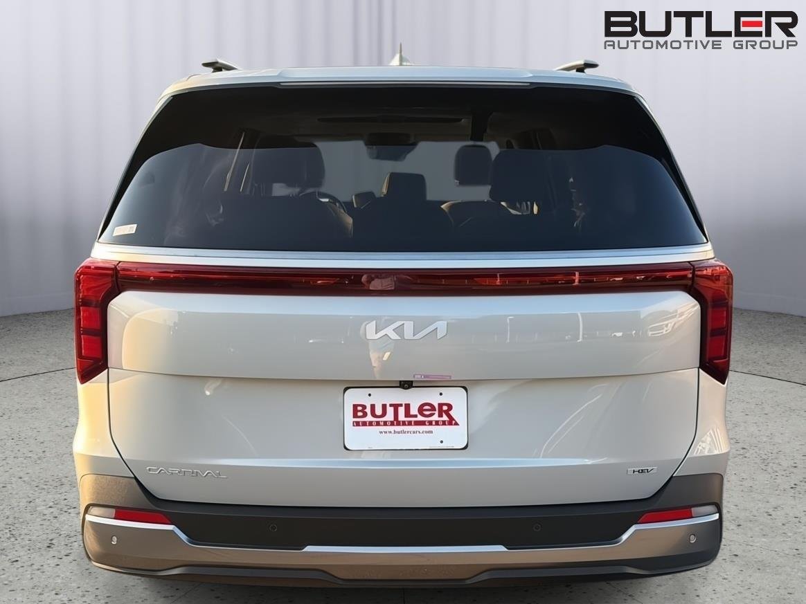 Used 2025 Ivory Silver Gloss Kia SX image 5