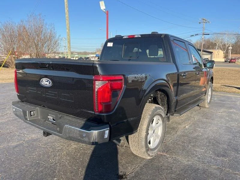New 2026 Agate Black Metallic Ford XLT image 4
