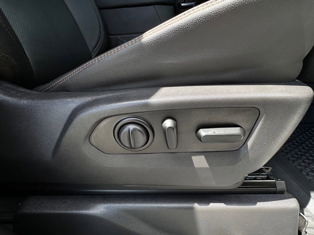 Used 2021 SUMMIT WHITE GMC AT4 image 13