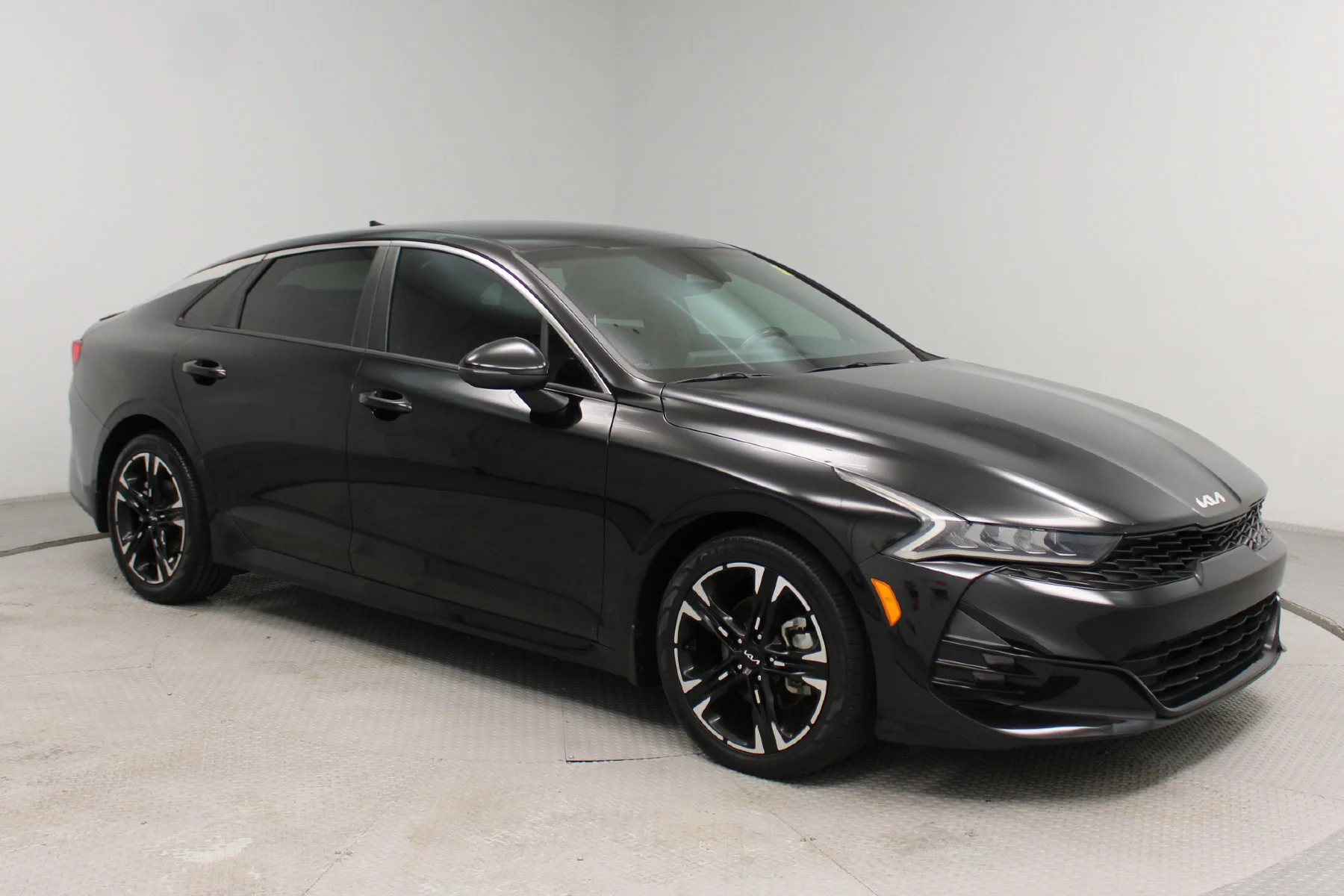 Used 2022 Ebony Black Kia GT-Line Auto FWD image 27
