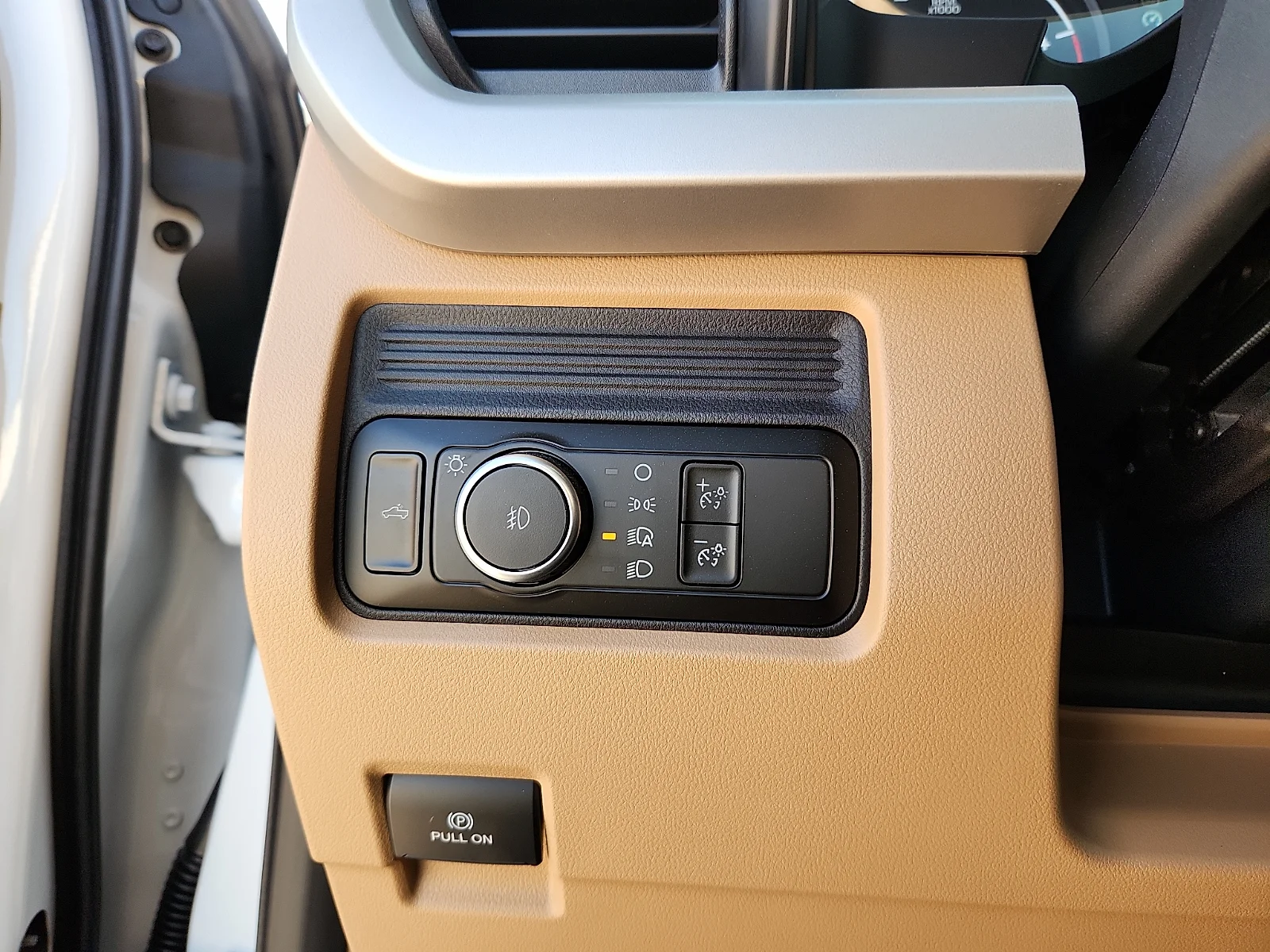 New 2027 Oxford White Ford XLT image 19