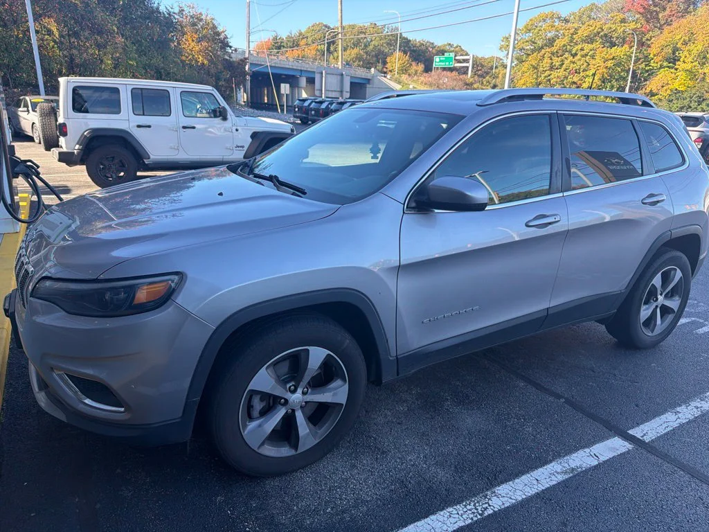 Used 2019 Billet Silver Metallic Jeep Limited image 3