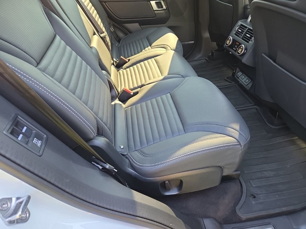 Used 2025 Fuji White Land Rover Dynamic SE image 15