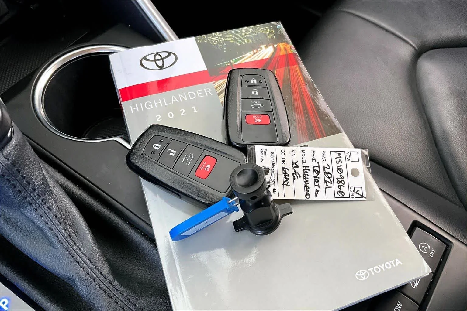 Used 2021 Magnetic Gray Metallic Toyota XLE image 15