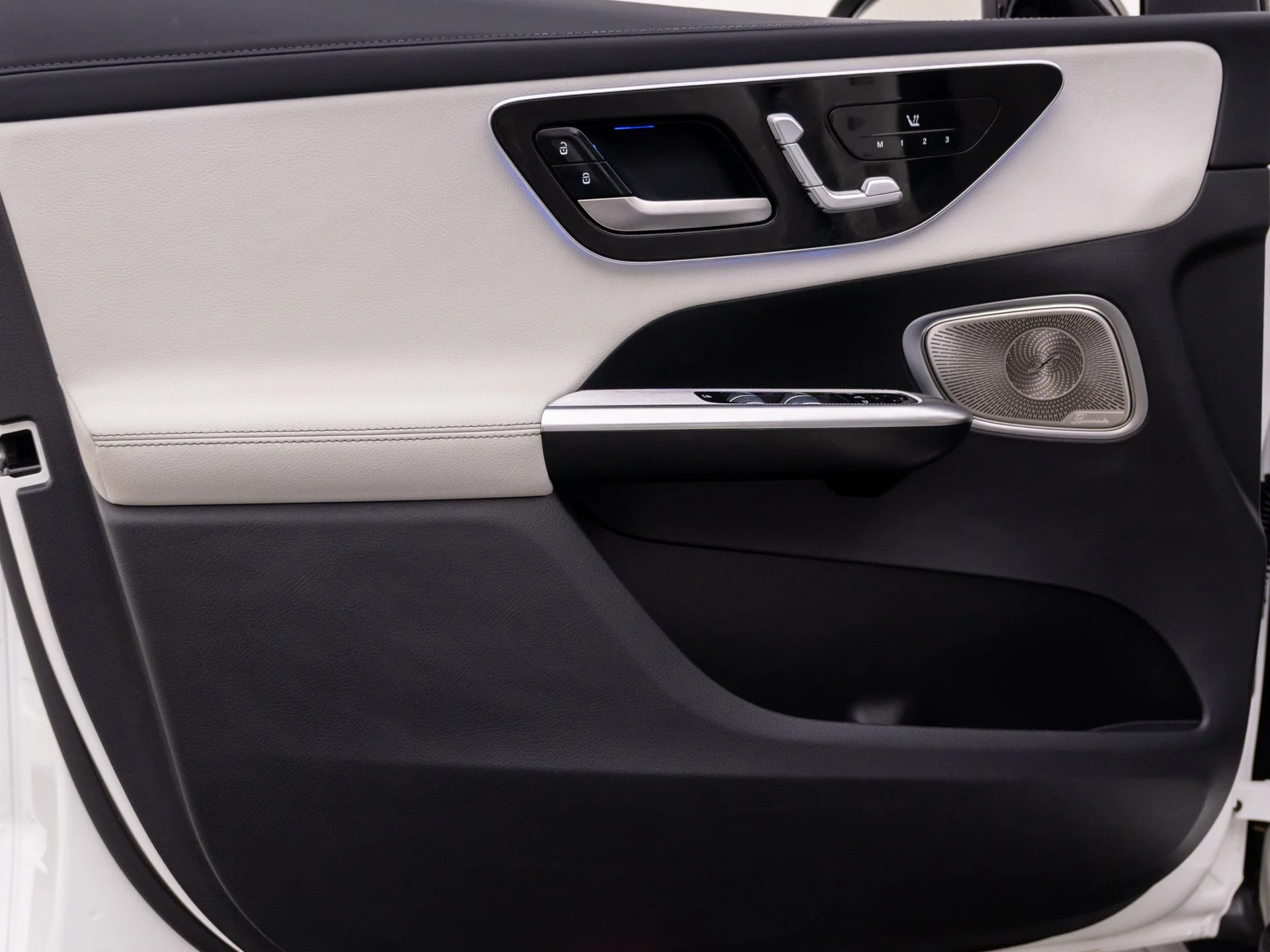 Used 2023 White Mercedes-Benz GLC 300 image 13