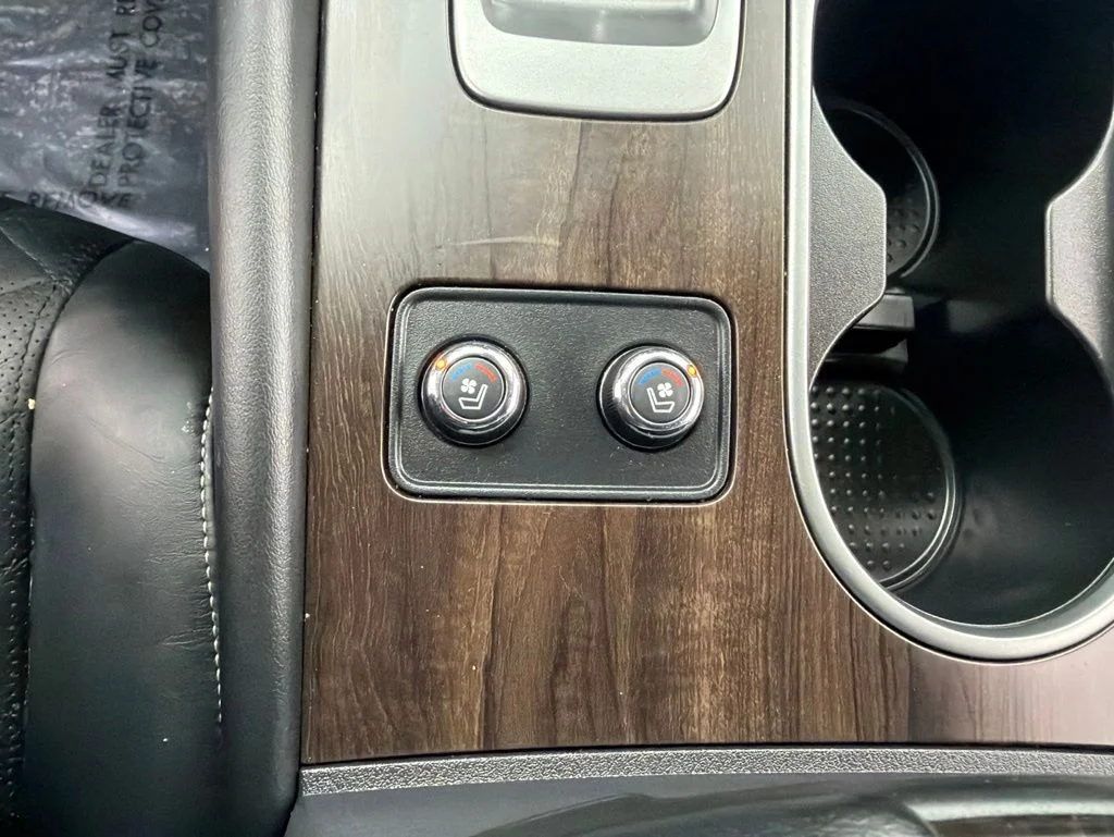 Used 2021 Gray Nissan Platinum image 14