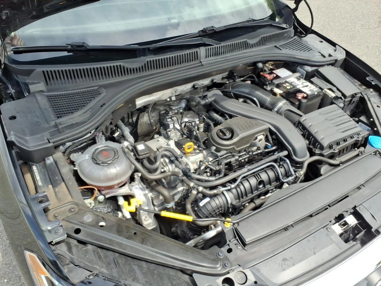 Used 2024  Volkswagen SE image 30