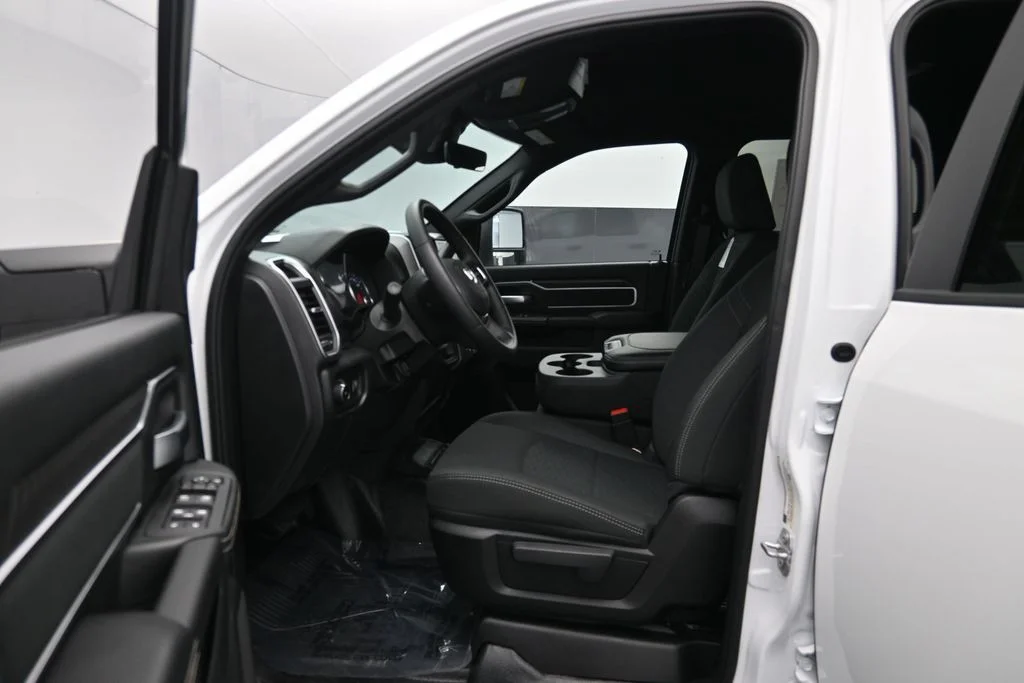New 2026 Bright White Clear-Coat Exterior Paint RAM Tradesman image 13