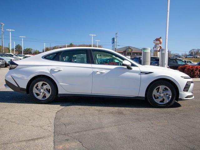 New 2026 White Hyundai SE image 5
