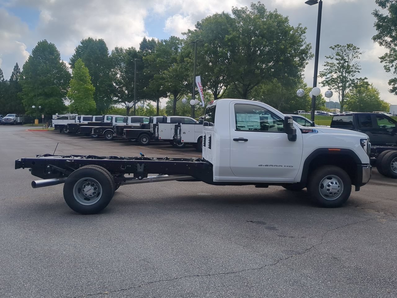 New 2026 Summit White GMC Pro image 9