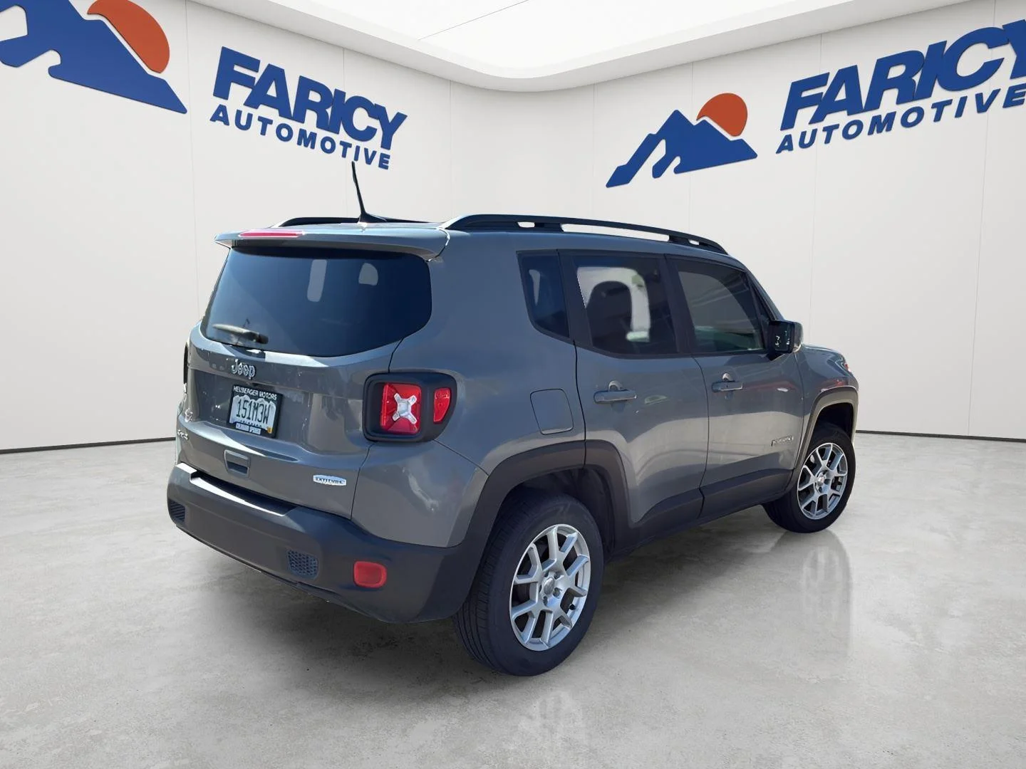Used 2021 Sting-Gray Clearcoat Jeep Latitude image 3