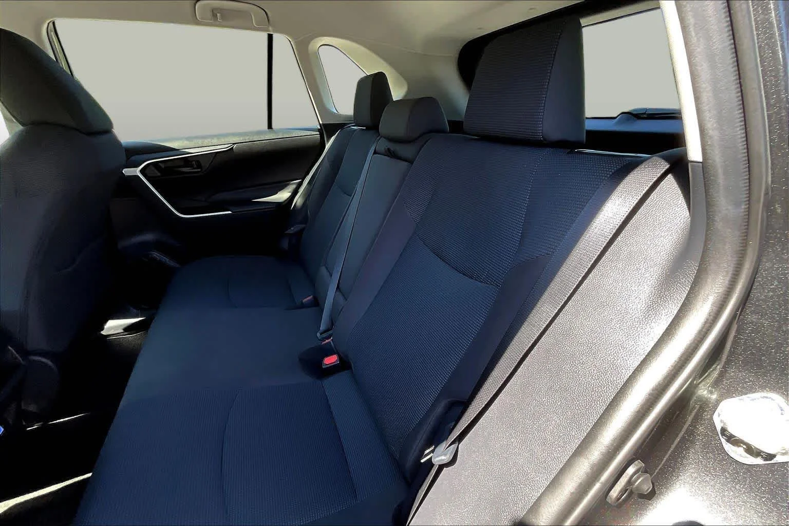 Used 2020 Magnetic Gray Metallic Toyota LE image 19