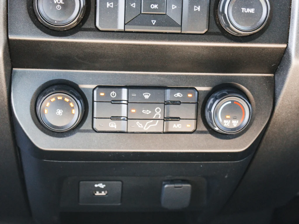 Used 2020 Oxford White Ford XL image 19