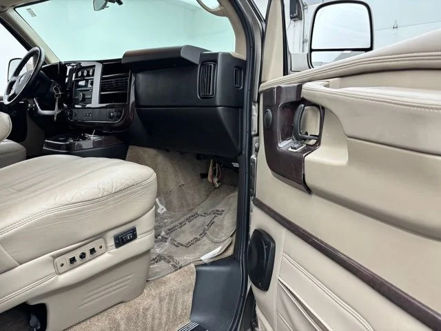 Used 2012 Special Paint GMC Explorer Limited SE image 21