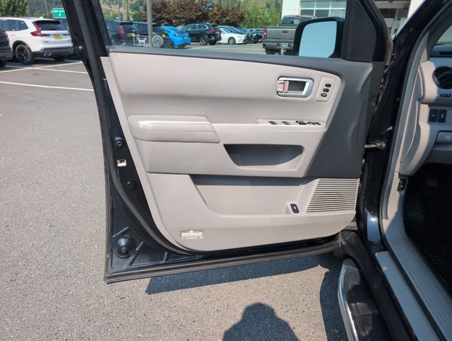 Used 2012 Crystal Black Pearl Honda Touring image 18