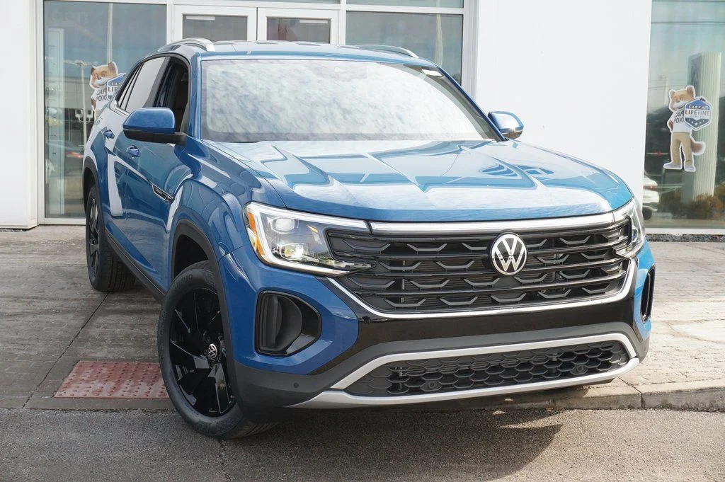 New 2026 Blue Volkswagen 2.0T SE w/Technology image 4