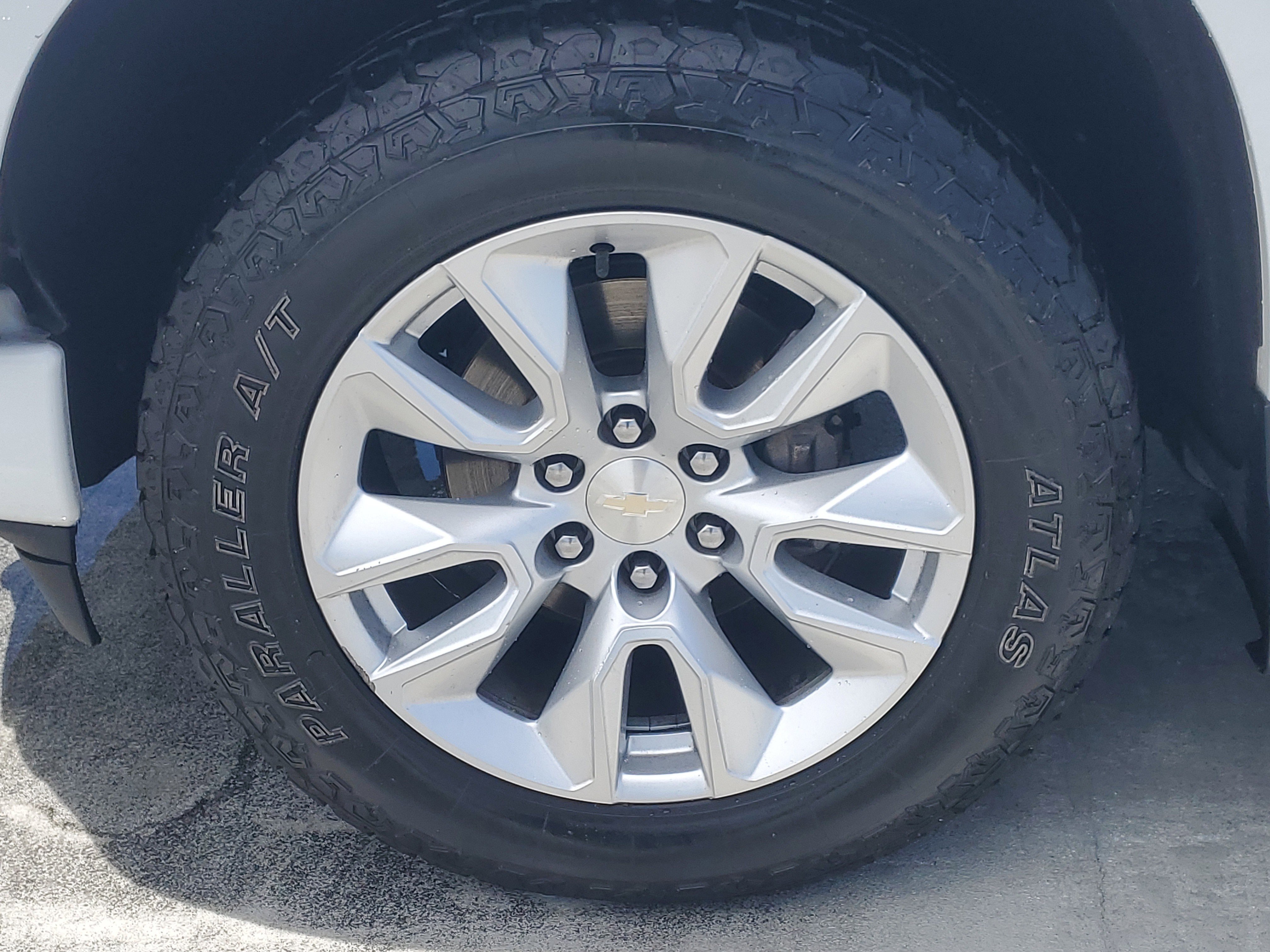 Used 2022 Summit White Chevrolet Custom image 4